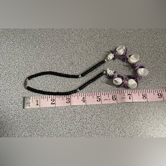 White & Purple Shell Necklace - Picture 5 of 6